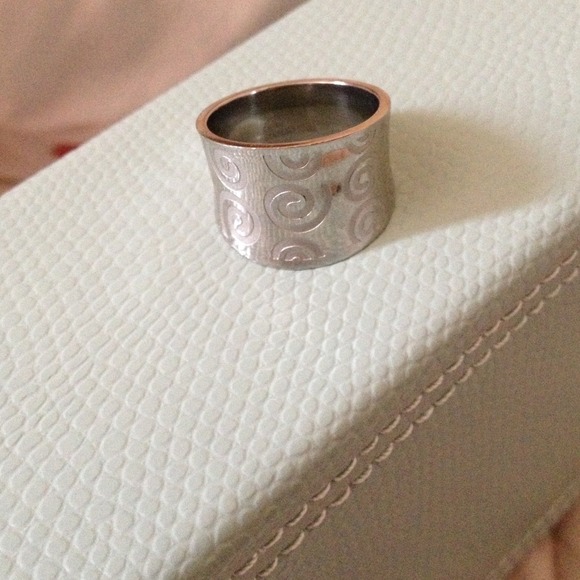 Women's fashion ring - Picture 2 of 3