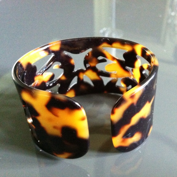 Tortoise Shell Cuff Bracelet - Picture 2 of 2
