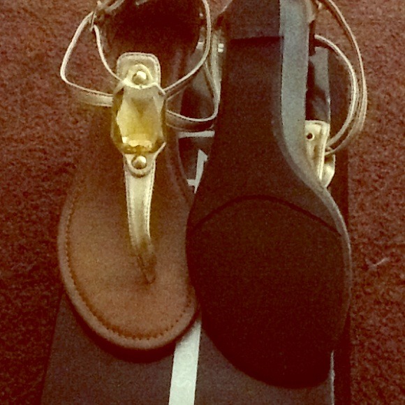 Gold thong sandals what a big gold diamond - Picture 1 of 4