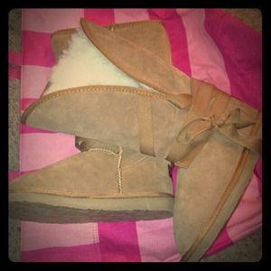 ✅Reduced✅NWOT Ukala by emu Australia