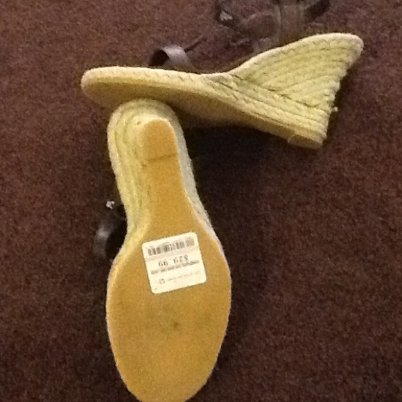 Brown wedges bottom our little color stated - Picture 2 of 4