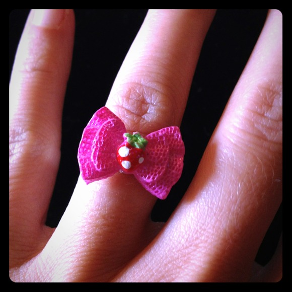 Pink strawberry🍓Bow 🎀Ring - Picture 1 of 3