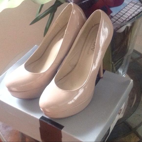 Beige Pumps Size 9 * UNsensored*