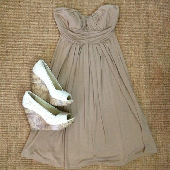 NWOT Strapless Flowy Dress
