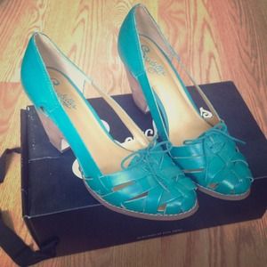 SEYCHELLES Teal Leather "Boogie Woogie" in US W8.5