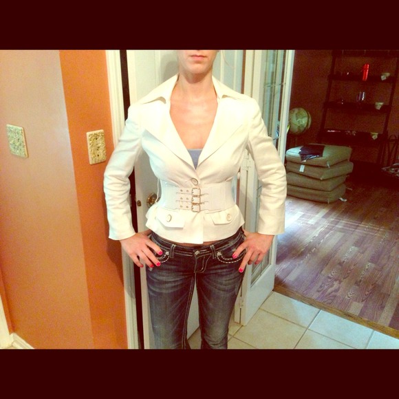 Think Spring!! Italian Linen Blazer! Classy!