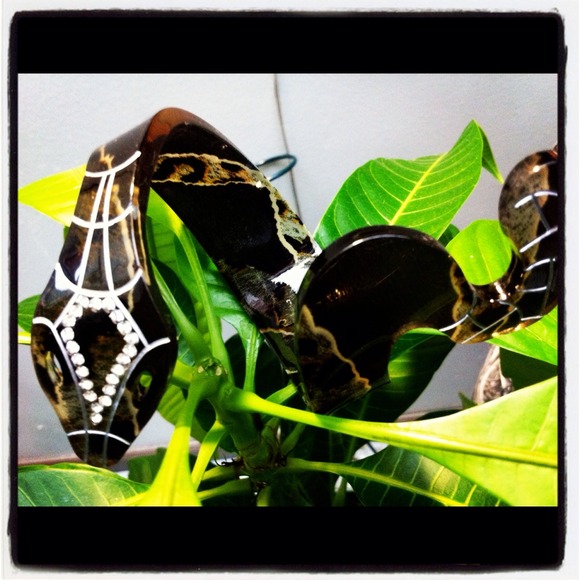 Exclusive acrylic Snake Arm Cuff NWOT HOT PIECE🔥