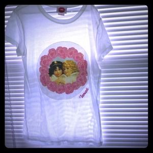 Adorable white tshirt with angels