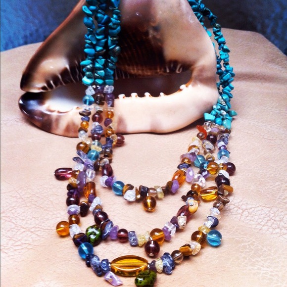 Turquoise and Gem stones 3tier Necklace NWOT ☀💎