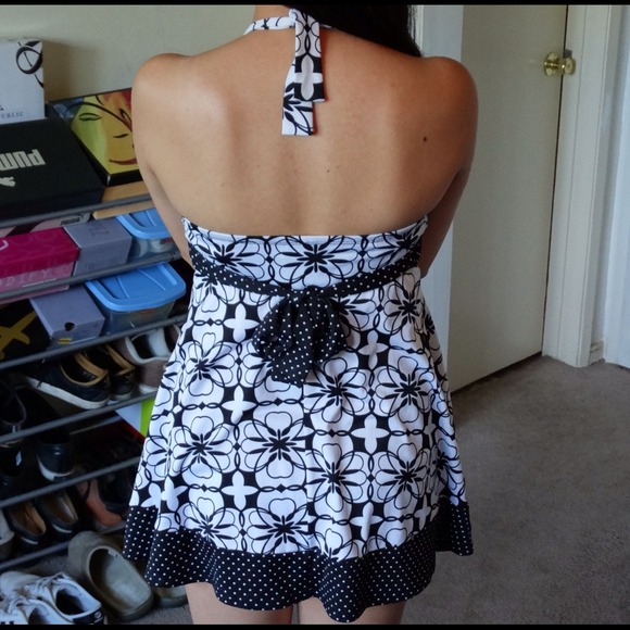 💃💃💃 SOLD 💃💃💃 Tie around the neck Top - Picture 2 of 4