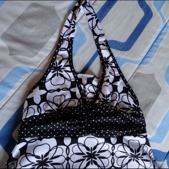 💃💃💃 SOLD 💃💃💃 Tie around the neck Top - Picture 3 of 4