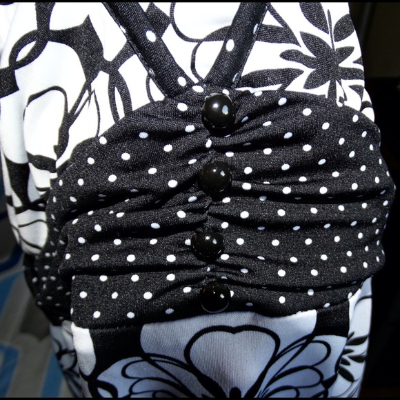 💃💃💃 SOLD 💃💃💃 Tie around the neck Top - Picture 4 of 4