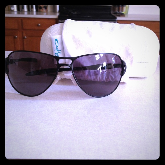 ✋HOLDING✋Oakley Hinder Aviator ✋HOLDING✋