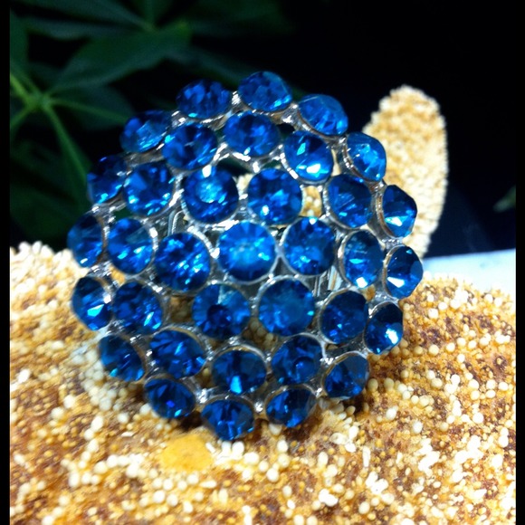 Blue Crystal starburst Ring NWOT💎☀