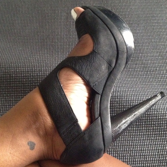 Pelle Moda Black Suede Shoe - Picture 1 of 4