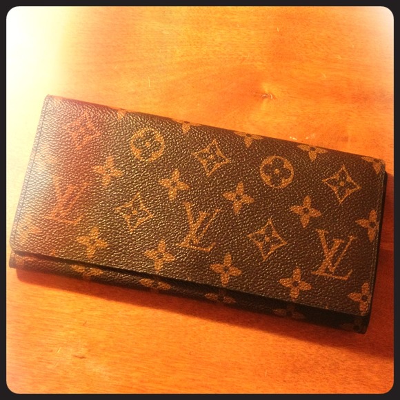 Faux Classic Louis Vuitton Wallet!