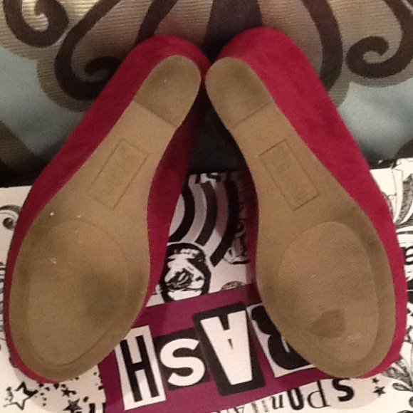 🚫SOLD🚫Fuchsia Suede Wedges - Picture 2 of 4