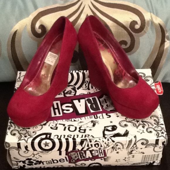 🚫SOLD🚫Fuchsia Suede Wedges - Picture 3 of 4