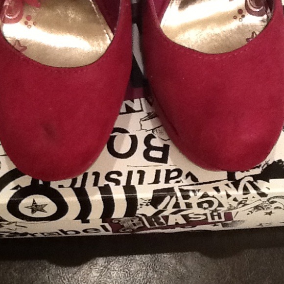 🚫SOLD🚫Fuchsia Suede Wedges - Picture 4 of 4