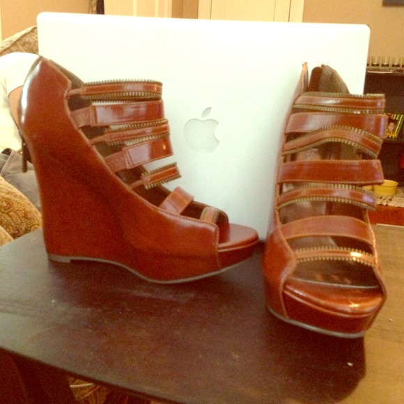 SOLD ❌Michael Antonio zipper leather wedge