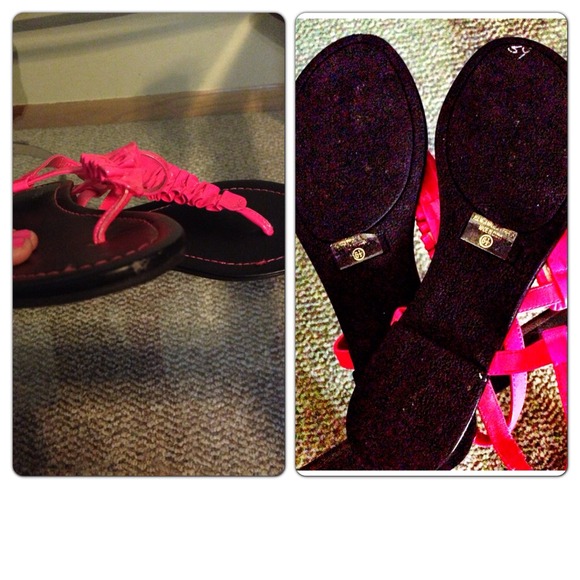 🌀SOLD🌀 Classified hot🔥pink strap flat sandals - Picture 3 of 4