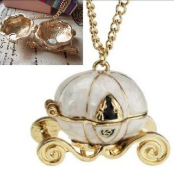 ***Sold in bundle*** Cinderella pumpkin necklace - Picture 2 of 2