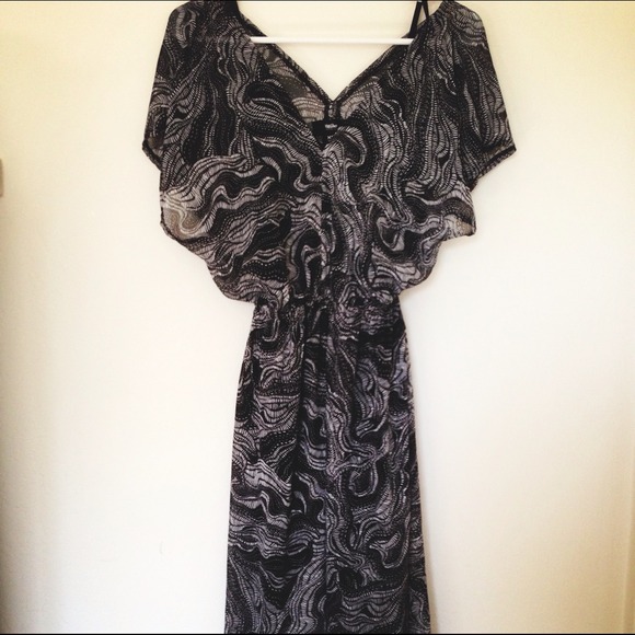 ⛔REDUCED⛔Black and white maxi dress