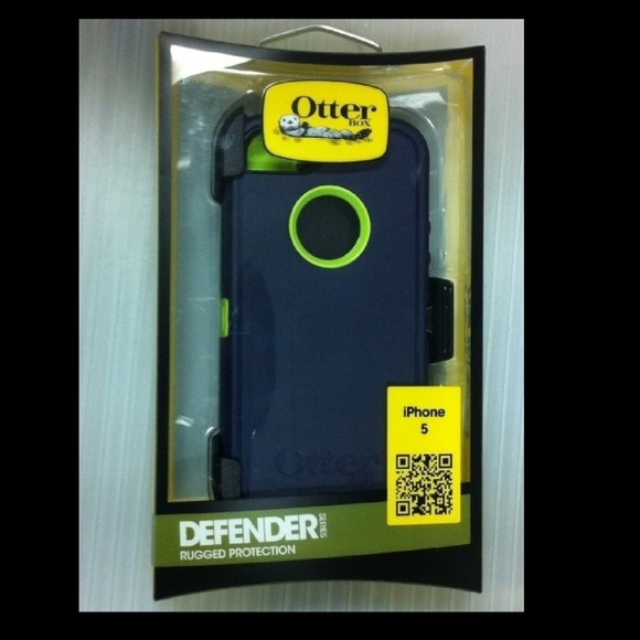 SOLD Authentic Otterbox Defender for iphone 5.