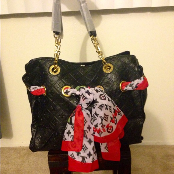 Beautiful black Leather Purse excellent quality