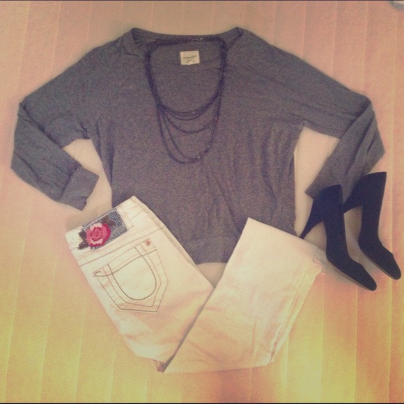 Long sleeve off shoulder grey shirt