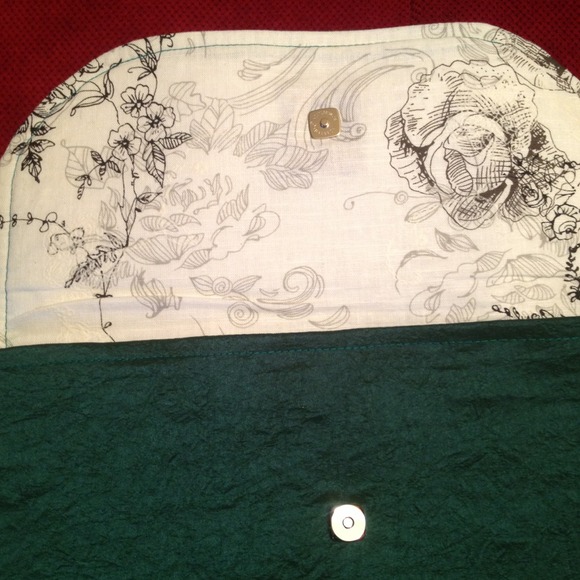 Hunter green envelope clutch. - Picture 2 of 4