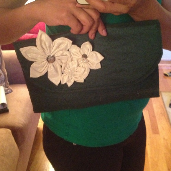 Hunter green envelope clutch. - Picture 4 of 4