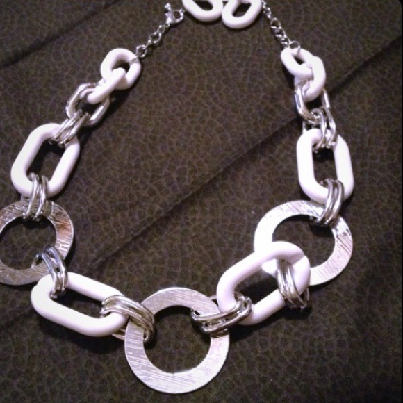 Silver & White Necklace with 2 pair of Earrings - Picture 1 of 2
