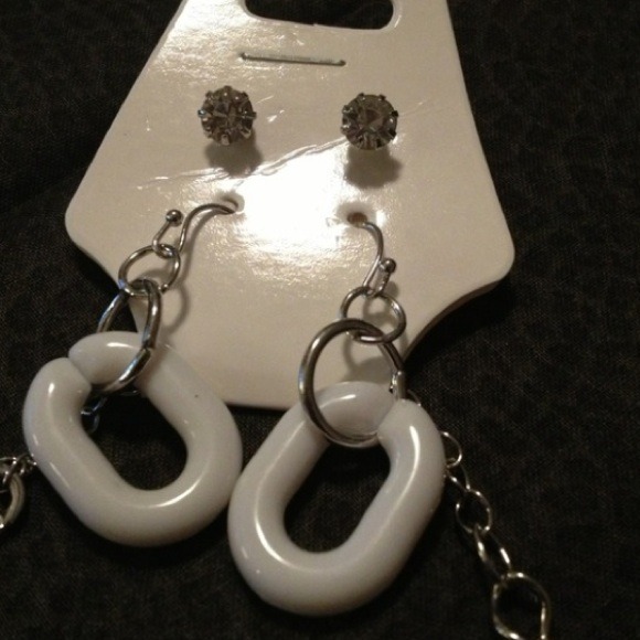 Silver & White Necklace with 2 pair of Earrings - Picture 2 of 2