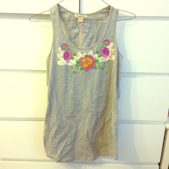 FOREVER 21 GRAY FLOWER TANK TOP