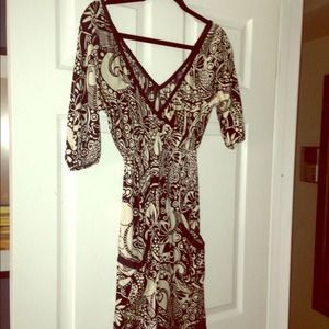 Double V-neck dress with pockets