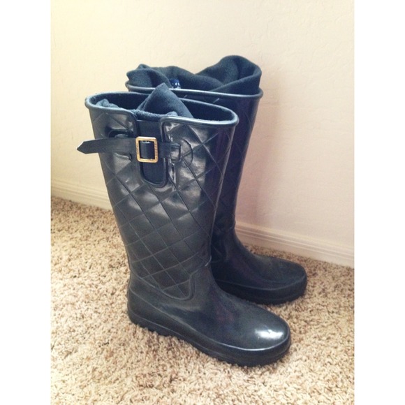 ***RESERVED*** Sperry Rain Boots - Black Size 8