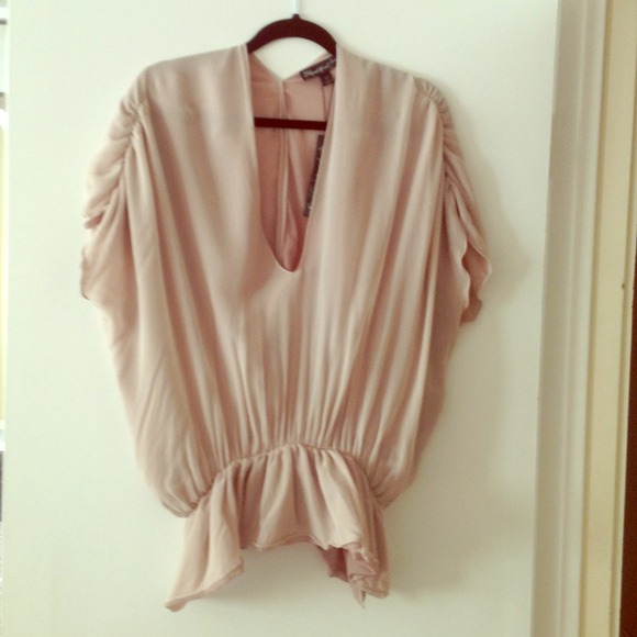 🌟HOST PICK⭐Elizabeth and James light tan blouse