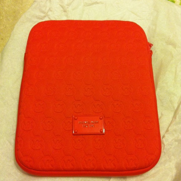 ⛔️sold⛔️ Michael kors iPad case