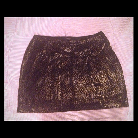Express. Skirt. Small