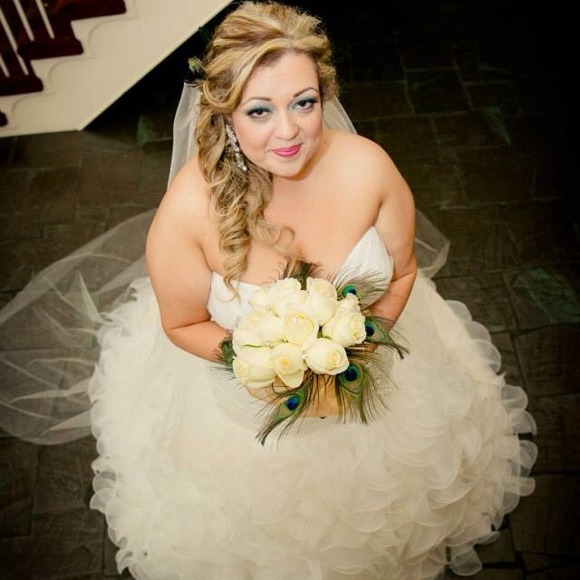 Hello fellow Poshers💃🏻My name is Laura 🎀 - Picture 2 of 4