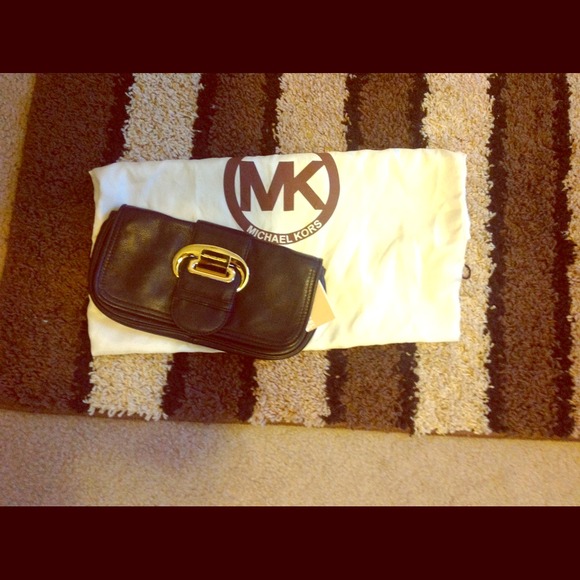 SOLD!!!NWT Michael Kors Medium Clutch Bag