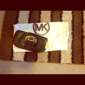SOLD!!!NWT Michael Kors Medium Clutch Bag