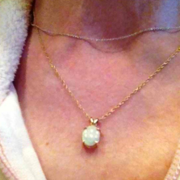 Genuine Opal Sold 14k karat Gold Necklace - Picture 3 of 3