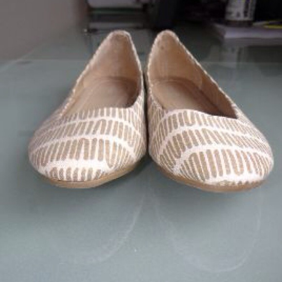 Cool patterned Flats. NwOT