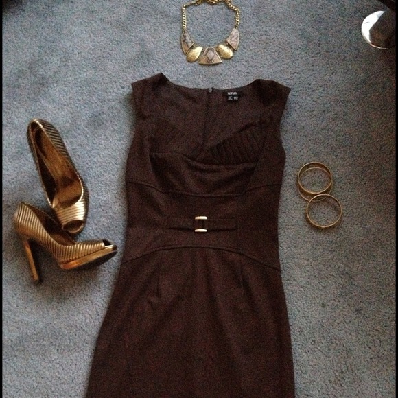 Very classy pencil dress. Dark brown