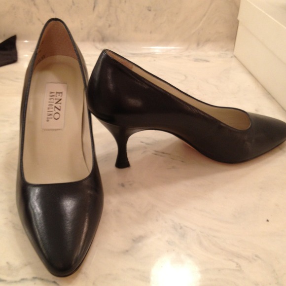 Enzo Anglioni cute navy kidd heels