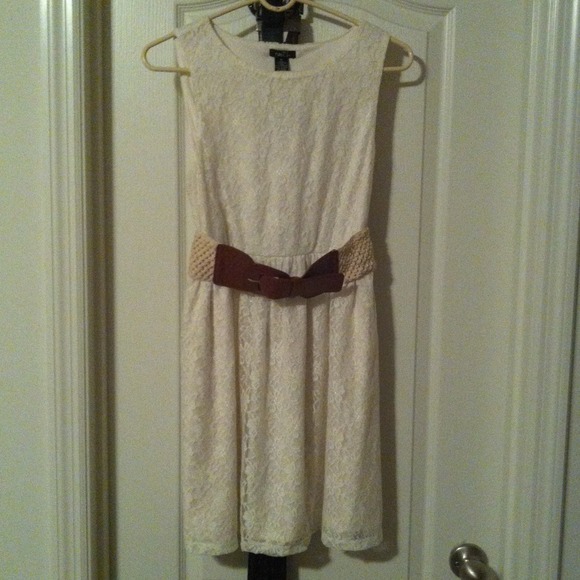 Dresses & Skirts - Ivory lace dress