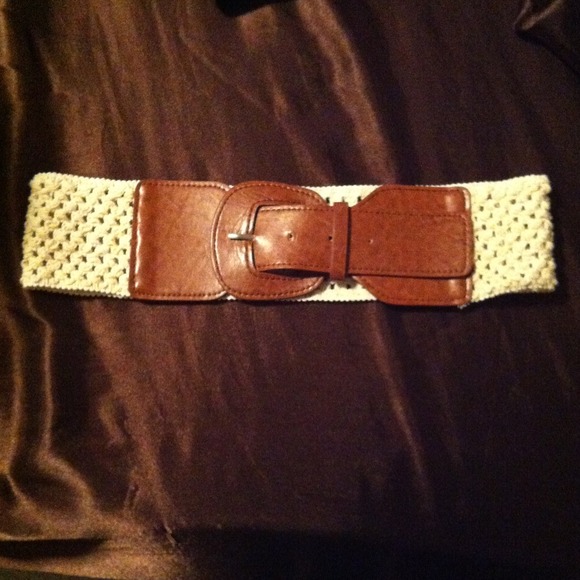 Accessories - Crochet belt and 2 necklaces 1 pair earrings