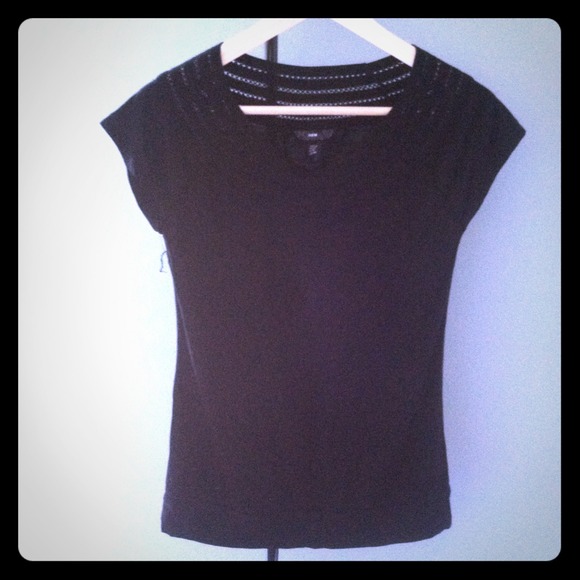 H&M black top with dotted neckline - Picture 1 of 2